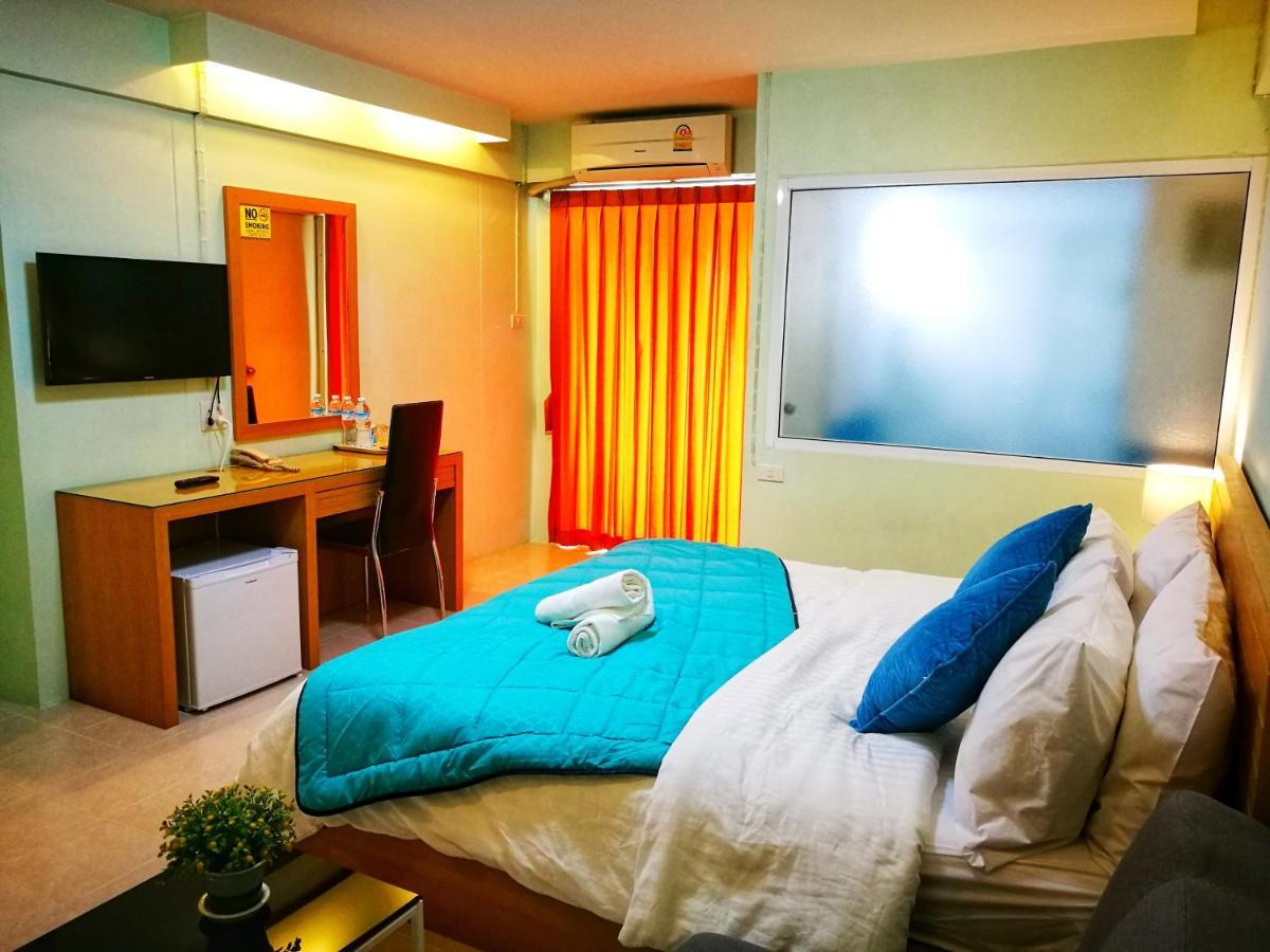 J.Residence Samut Prakan Exteriör bild