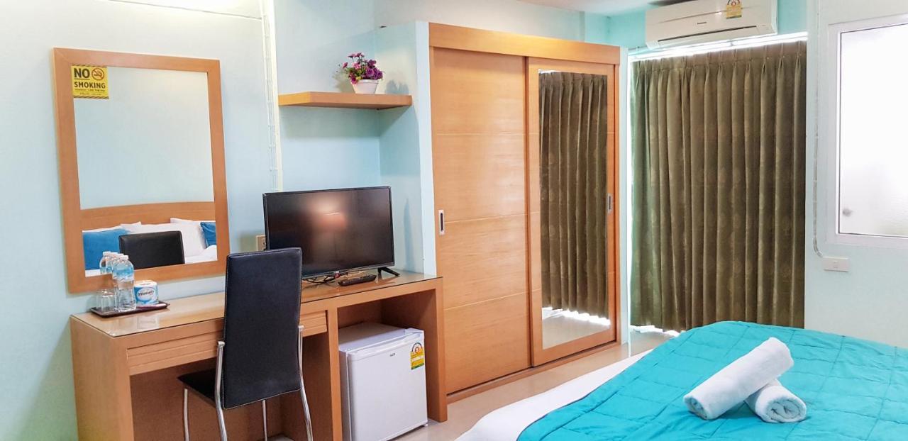 J.Residence Samut Prakan Exteriör bild