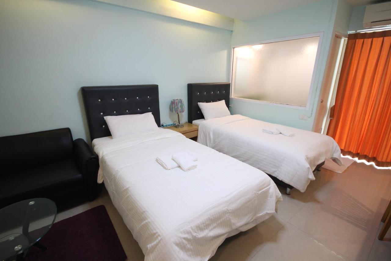 J.Residence Samut Prakan Exteriör bild