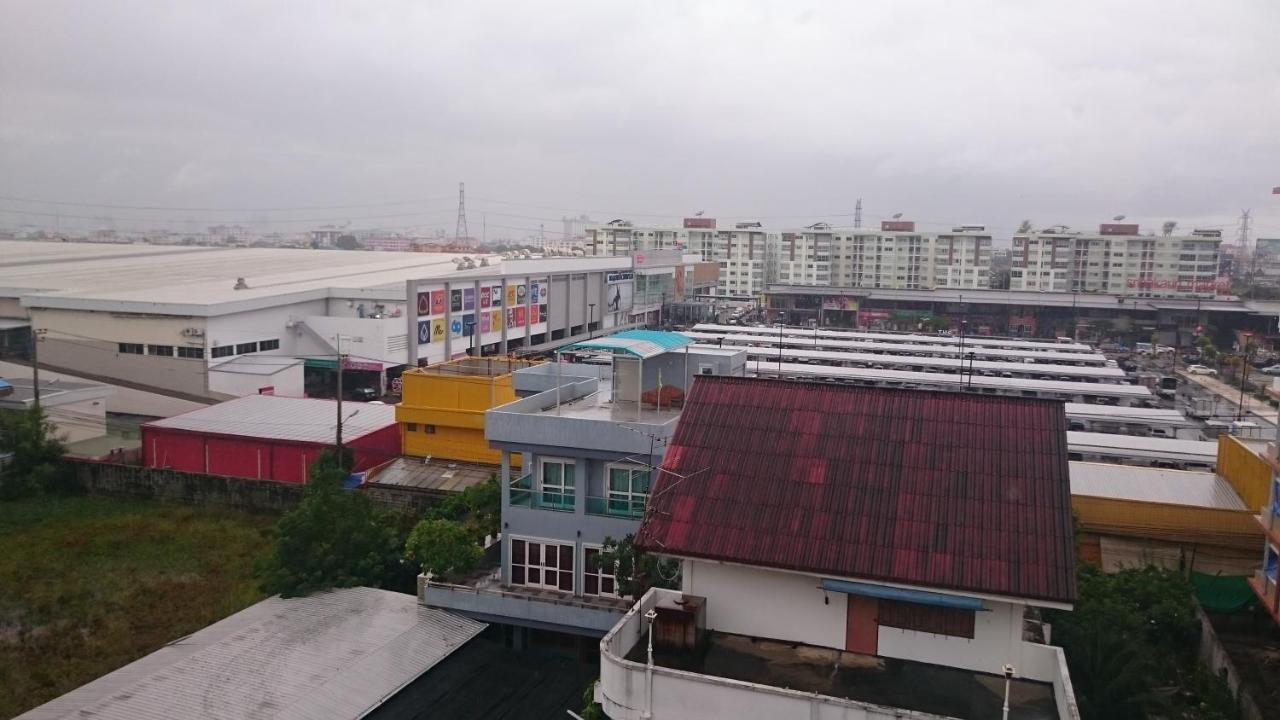 J.Residence Samut Prakan Exteriör bild