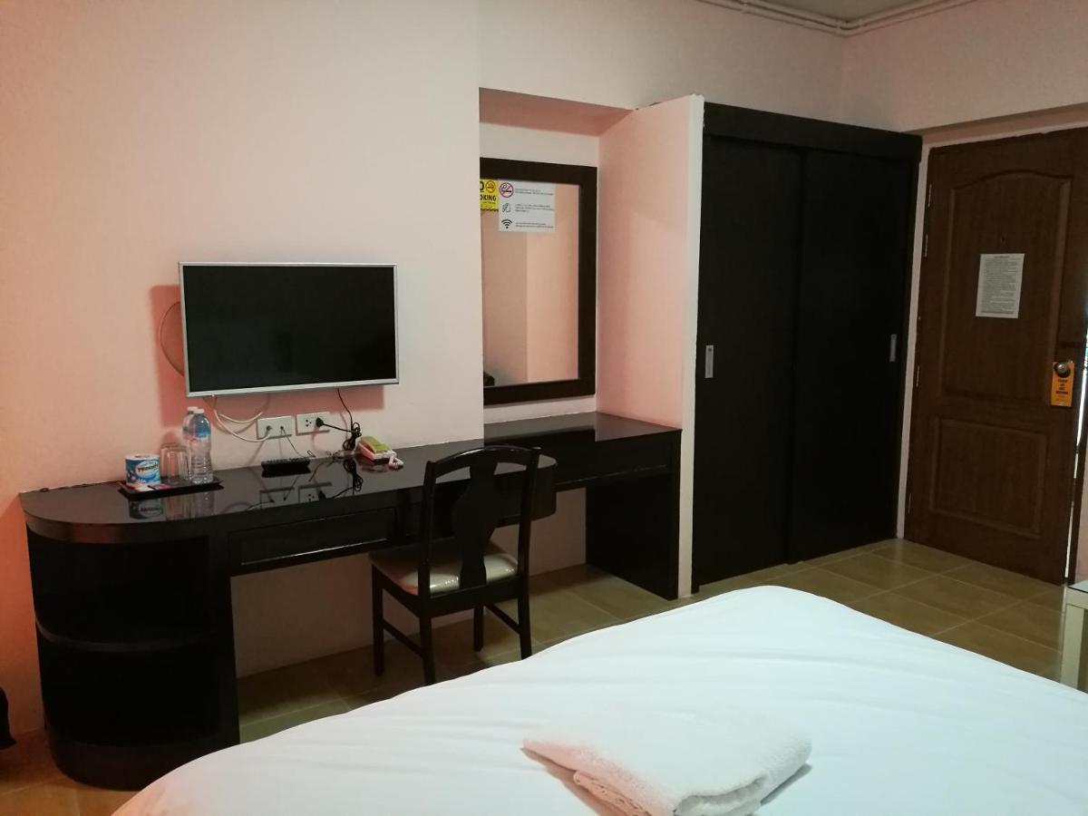 J.Residence Samut Prakan Exteriör bild